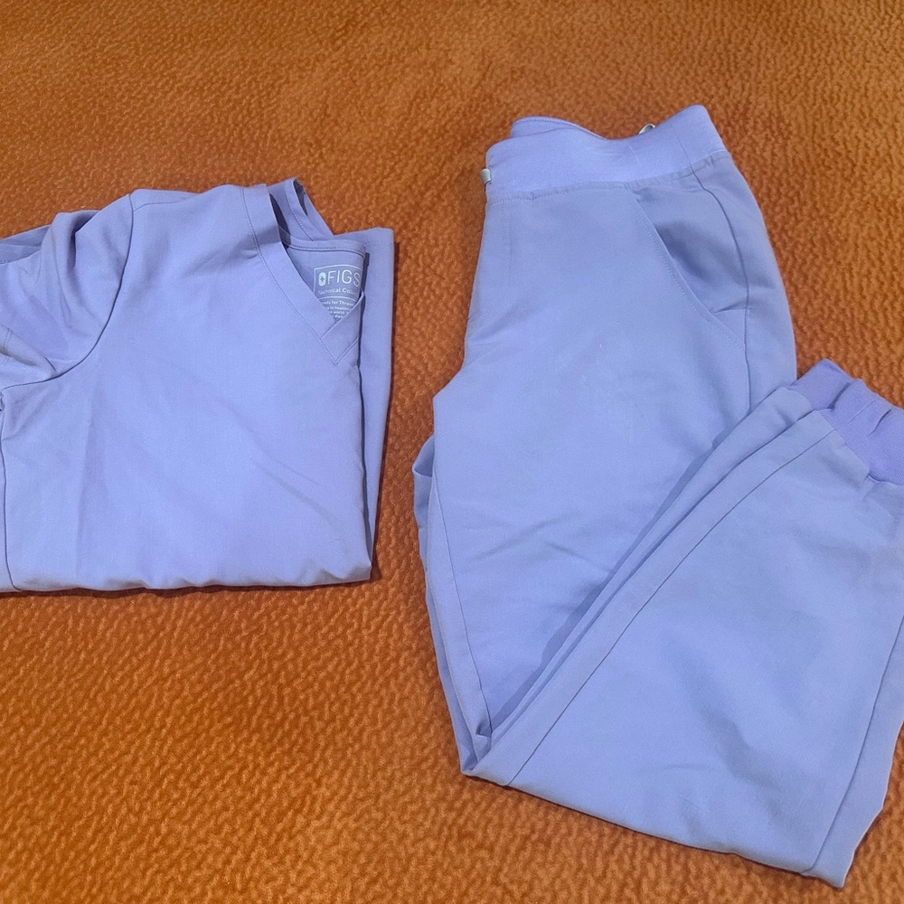 Figs Scrub Set Catarina Top and Zamora Joggers
